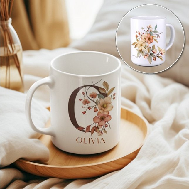 Trendfarbener Herbstgarten Letter O Kaffeetasse (Von Creator hochgeladen)