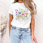 Trendfarbige Wildblumen mit Monogramm T-Shirt<br><div class="desc">Dieser stilvolle T - Shirt mit einem Bouquet hübscher bohoner Wildblumen in Blau,  lila,  Rosa und Gelb mit hübschen grünen Blätter. Fügen Sie Ihren Namen oder Ihre Monogramm hinzu.</div>