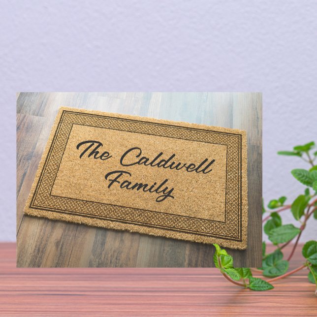 Trendige Familienname an der Vordertür, benutzerde Ankündigung (Von Creator hochgeladen)
