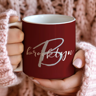 Trendige Schriftmonogramm Burgundgrau Weiß Kaffeetasse