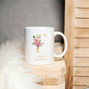 Trendiger goldener Wasserfarben-Blumenbuchstabe F Kaffeetasse