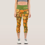 Trendiger Retro-Muster-Individuelle Name Capri Leggings<br><div class="desc">Ein gewagtes, blumengeschmücktes Design mit farbenfrohen Farbtönen wie Gold, Orange und Grün, mit einem unterhaltsamen Farbblock, um Ihren Namen oder jeden Text hinzuzufügen. Die verrückte Blume hat eine Vielzahl von Farben. Sie können einen Namen, ein Monogramm oder einen anderen benutzerdefinierten Text hinzufügen. Wenn Sie die Kunst verschieben möchten, klicken Sie...</div>