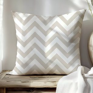 Trendiges Beige und Weiß Chevron Zickzack Streifen Kissen