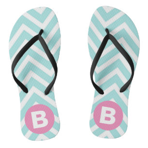 Trendiges Hellblau-Chevron-Rosa-Monogramm Flip Flops