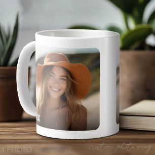 Trendiges minimales Fotodesign mit Jahr Kaffeetasse
