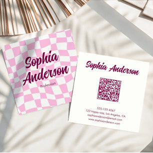Trendiges rosa Schachbrettmuster mit QR-Code Quadratische Visitenkarte