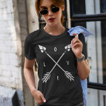 Trendy Arrows-LIEBE T-Shirt<br><div class="desc">Stilvolles und elegantes Design.</div>