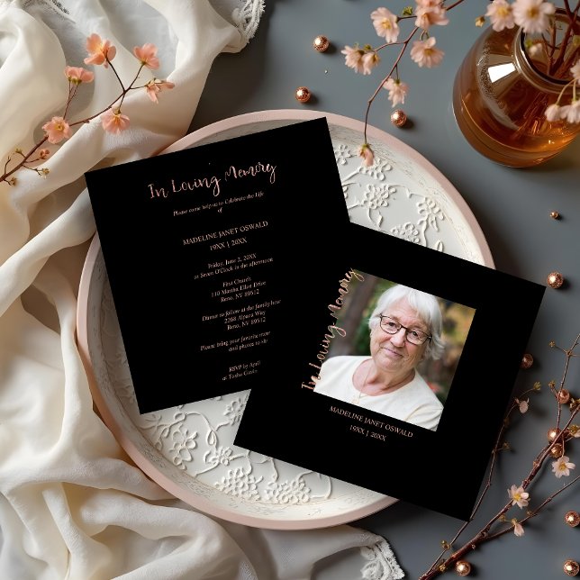 Trendy Black Minimalist Custom Photo Funeral Mitteilungskarte (Celebrate the Life of Our Loved Ones with a Cheerful and Elegant Minimalist Design.)