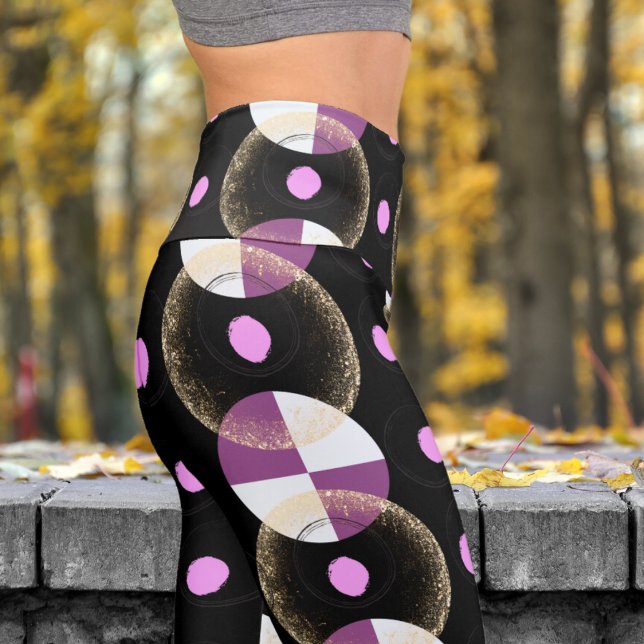 Trendy Black Nucleus Pattern Yoga Capri Leggings (Nucleus Black)