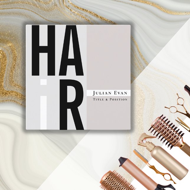 Trendy Bold Typografie Beige Hair Dresser Quadratische Visitenkarte (Von Creator hochgeladen)