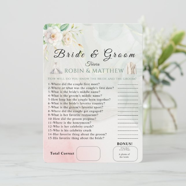 Trendy Bride & Groom Trivia Wedding Game Einladung (Stehend Vorderseite)