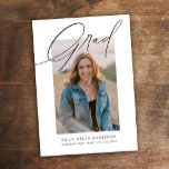 Trendy Calligraphy Three Foto Budget Abschluss Einladung<br><div class="desc">Trendy Kalligrafie Drei Foto Budget Abschluss Einladung verfügt über ein Foto auf der Vorderseite und zwei Fotos auf der Rückseite zusammen mit Abschluss Einladungsdetails.</div>