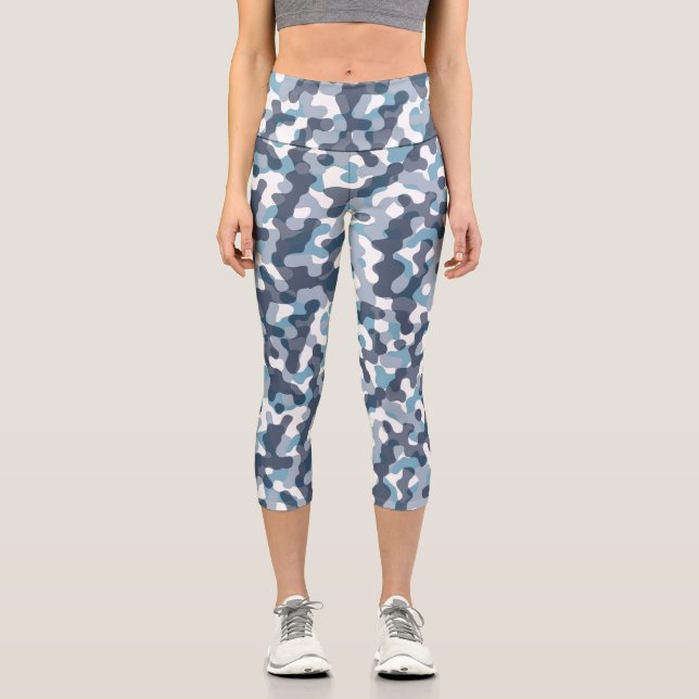 Trendy Camouflage Tarnung in blauen Farbtönen Capri Leggings (Vorderseite)