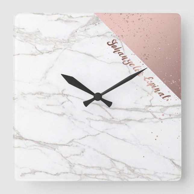 Trendy Chic White Marble Rose Gold Personalisiert Quadratische Wanduhr (Vorderseite)