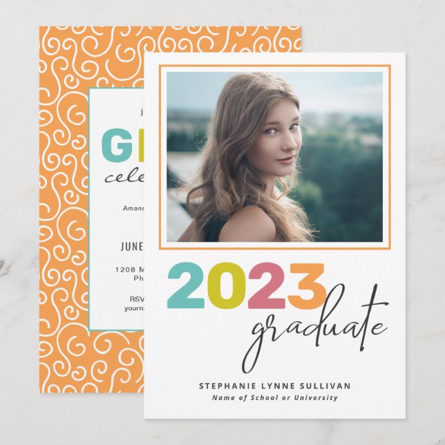 Trendy Colorful Letings Modernes Grad Party Einladung (Vorne/Hinten)