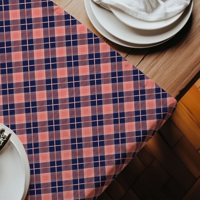 Trendy Coral Navy Kariert für Unterhaltung Großer Tischläufer (Trendy Coral Navy Bold Plaid for Entertaining)