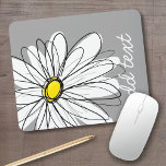 Trendy Daisy mit grau und gelb Mousepad<br><div class="desc">Ein Zen-und skurrile,  Hipster-Kunstwerk. Sie können einen Namen,  ein Monogramm oder einen anderen benutzerdefinierten Text hinzufügen. Wenn Sie die Kunst verschieben möchten,  klicken Sie auf die Schaltfläche Anpassen,  um Änderungen vorzunehmen.</div>