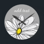 Trendy Daisy mit grau und gelb Runde Wanduhr<br><div class="desc">Ein Zen-und skurrile,  Hipster-Kunstwerk. Sie können einen Namen,  ein Monogramm oder einen anderen benutzerdefinierten Text hinzufügen. Wenn Sie die Kunst verschieben möchten,  klicken Sie auf die Schaltfläche Anpassen,  um Änderungen vorzunehmen.</div>