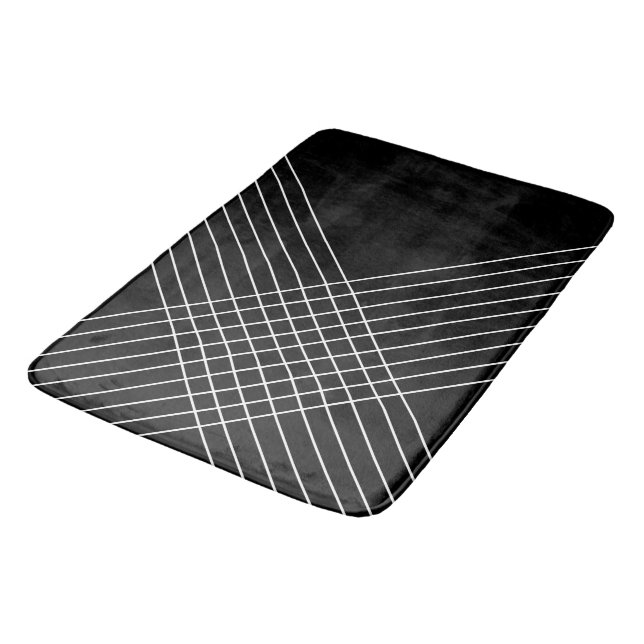 Trendy Elegant Geometric auf schwarz Badematte (Schrägansicht)