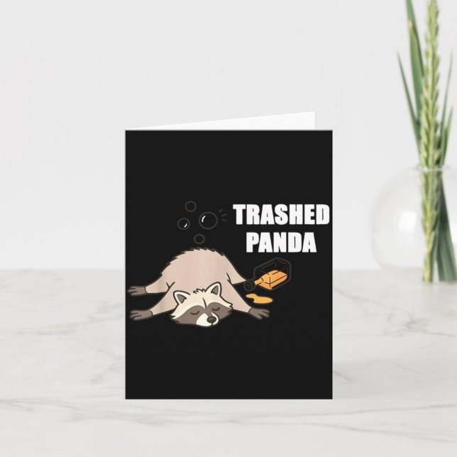Trendy Funny Trashed Panda Drunk Raccoon Lovers Me Karte (Vorderseite)