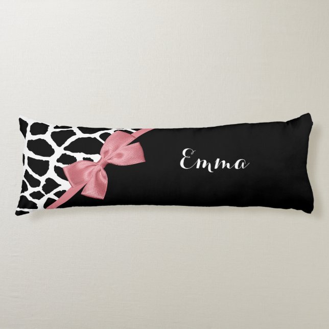 Trendy Giraffe Print Rosy Pink Bow mit Namen Seitenschläferkissen (Vorderseite)