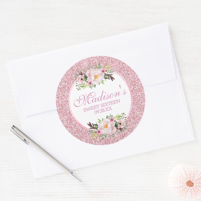 Trendy Glitzer Pink Floral Sweet 16 Runder Aufkleber (Umschlag)