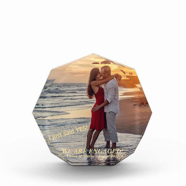 Trendy Gold Verlobung Ankündigung Couple Fotoblock (Vorderseite)