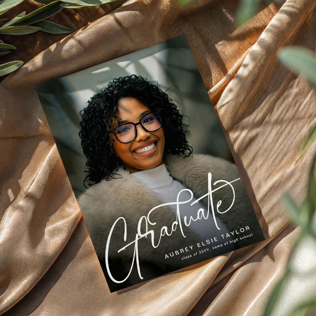 Trendy Graduate Script Foto Abschluss Ankündigung (Von Creator hochgeladen)
