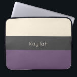 Trendy Grape Color Block Muster mit Name Laptopschutzhülle<br><div class="desc">Dieses trendige Farbgebälk kombiniert Trauben (lila),  dunkelgrau und sandigen Beige. Eine Textvorlage wird zur Personalisierung des Designs mit Ihrem Namen,  Monogramm-Initialen oder anderen gewünschten Text hinzugefügt. Dieses einfache minimalistische Design ist in verschiedenen Farbkombinationen erhältlich. Dieses Design schützt Ihren Laptop stilvoll.</div>