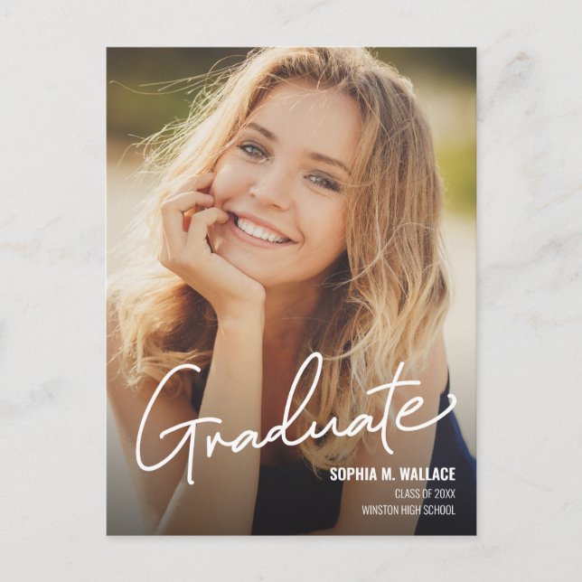 Trendy Handletting Script Graduate Foto Ankündigungspostkarte (Vorderseite)