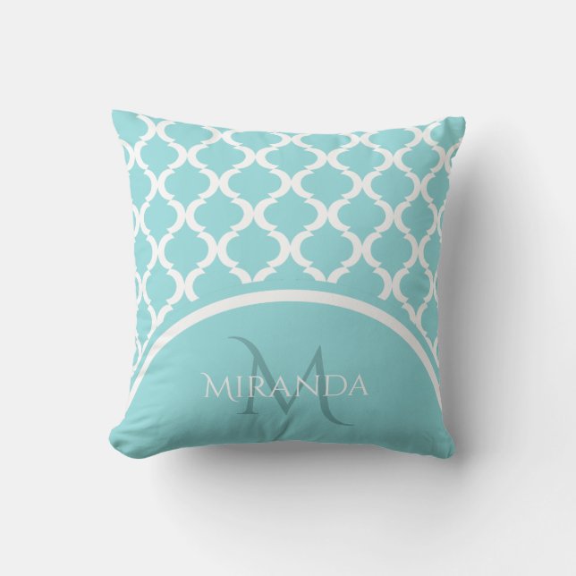 Trendy Large Aqua Quatrefolie Monongram und Name Kissen (Vorderseite)