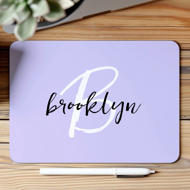 Trendy Lavender Schwarz-weiß Script Monogram Mousepad (Von Creator hochgeladen)