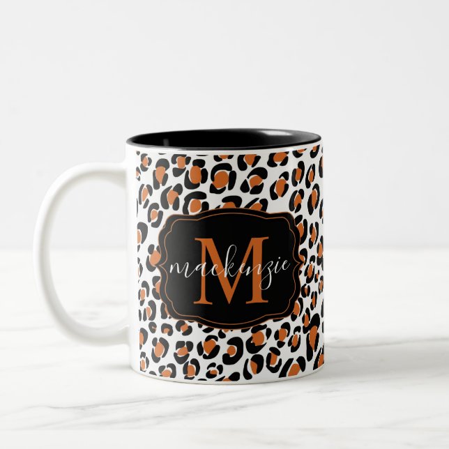 Trendy Leopard Animal Print Pattern Monogram Name Zweifarbige Tasse (Links)