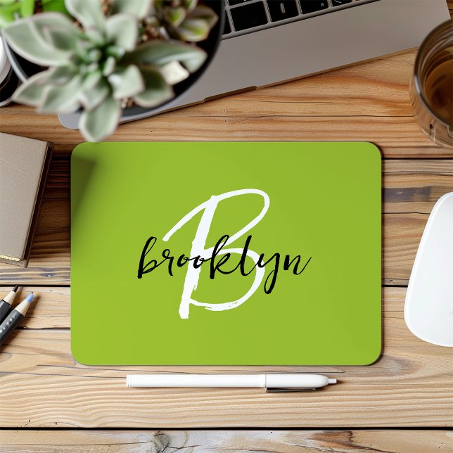 Trendy Lime Green Schwarz-weiß Script Monogram Mousepad (Von Creator hochgeladen)