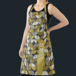 Trendy MCM Halbmondmuster mit Goldnamenblock Schürze<br><div class="desc">Ein feines, grafisches Design mit farbenfrohen Schwarz- und Goldtönen mit einem lustigen Farbblock, um Ihren Namen oder jeden Text hinzuzufügen. Das Muster aus der Mitte des Jahrhunderts ist ein trendiges Muster mit Farbsteinen. Sie können einen Namen, ein Monogramm oder einen anderen benutzerdefinierten Text hinzufügen. Wenn Sie die Kunst verschieben möchten,...</div>