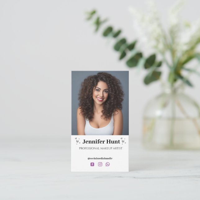 Trendy Minimalistisch Social Media Makeup Artist Visitenkarte (Stehend Vorderseite)