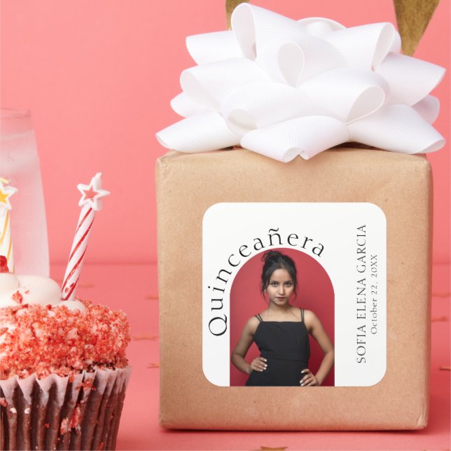 Trendy Modern Minimalistisch Arched Foto Quinceane Quadratischer Aufkleber (Party)