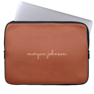 Trendy Monogram   Burnt Orange + Blindskriptname Laptopschutzhülle