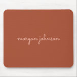 Trendy Monogram | Burnt Orange Blindskriptname Mousepad<br><div class="desc">Ein stilvolles, individuelles Monogramm in lässigem handgeschriebenem Schriftart in trendiger Orange und Rose.</div>