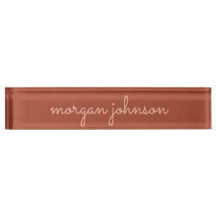 Trendy Monogram Burnt Orange + Blindskriptname Namensplakette