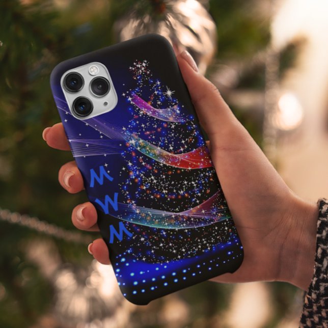 Trendy Monogram Glitzer Christmas Tree Navy iPhone 14 Pro Hülle (Von Creator hochgeladen)