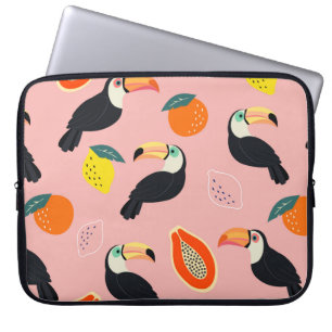 Trendy Muster mit Toucan und abstrakten tropischen Laptopschutzhülle