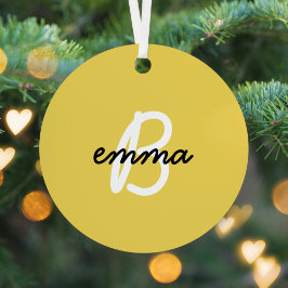 Trendy Name | Senf Yellow Modern Initial Ornament Aus Metall