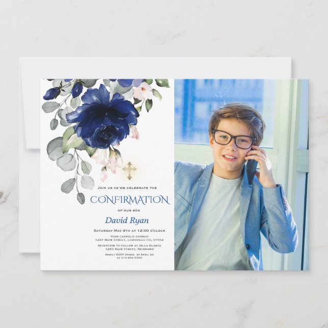 Trendy Navy Blue Floral Boy Foto Gold Confirmatie Einladung (Vorderseite)