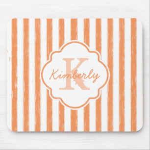 Trendy Orange Painted Stripes Monogramm und Name Mousepad