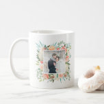 Trendy Peach Floral Watercolor mit Foto Kaffeetasse<br><div class="desc">Diese wunderschöne Tasse mit hübschen pfirsich- und cremefarbenen Blume mit aquamarinen und grünen Blätter. Fügen Sie Ihr eigenes Foto zu personalisieren.</div>