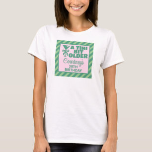 Trendy Pink & Green A Tini Bit Ältere 30. Geburtst T-Shirt