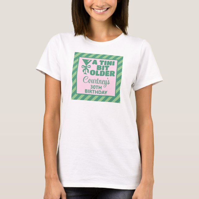 Trendy Pink & Green A Tini Bit Ältere 30. Geburtst T-Shirt (Vorderseite)