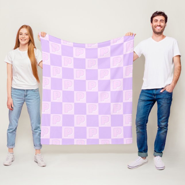 Trendy Purple Monogram Initial Checkered  Fleecedecke (Beispiel)