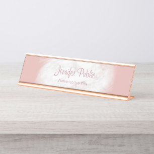 Trendy Rose Goldweißer Marmor Elegantes Template Schreibtischnamensplakette